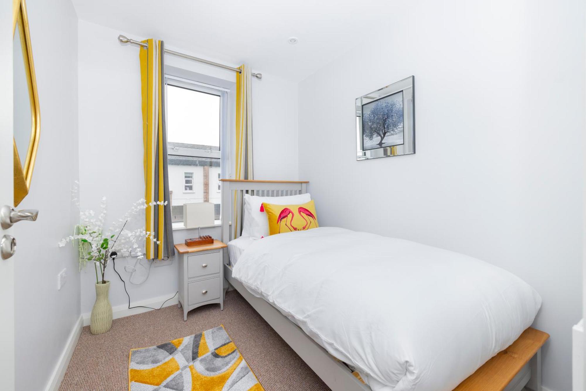 Modern 2 Bed Apartment Enniskillen Exteriör bild